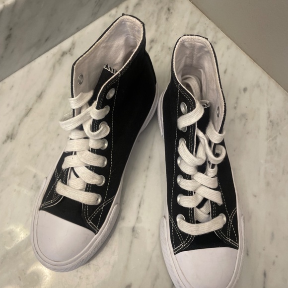 NOBO Women’s Size 6 High Top Sneakers - Picture 2 of 6